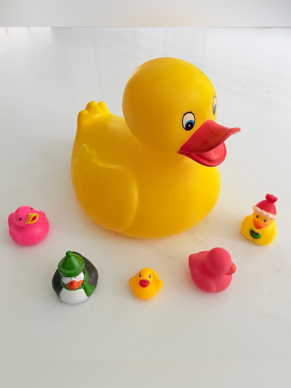 Vintage Jumbo Rubber Duck Schylling 2005 10" Large Retro Bath plus 5 mini ducks